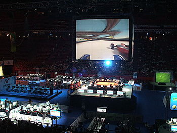350px-ESWC_2006_Final_-_Paris_Bercy_-_tmn_full_screen.jpg