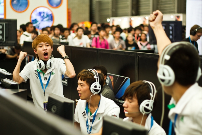 TyLoo.raw oslavují zisk kola proti TyLoo TyLoo.raw oslavují zisk kola proti TyLoo