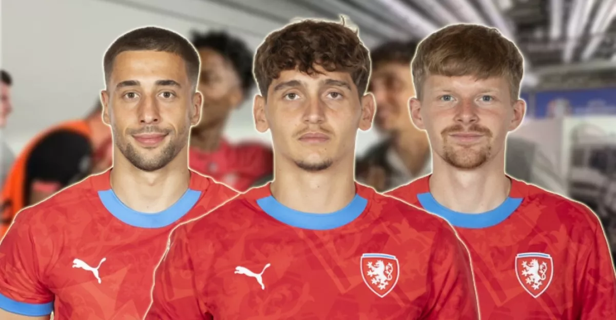 Čeští fotbalisté se fotí se známým streamerem