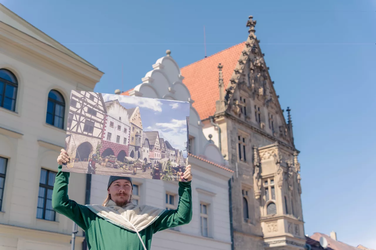 Kamenný dům se bohaté výzdoby dočkal až mnohem později, v 15. století byla mnohem skromnější.